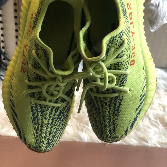 Yeezy glow 7.5 - Picture 3 of 7